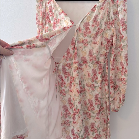 Lush Long Sleeve Spring Floral mini Wrap Dress in XS - Picture 9 of 12